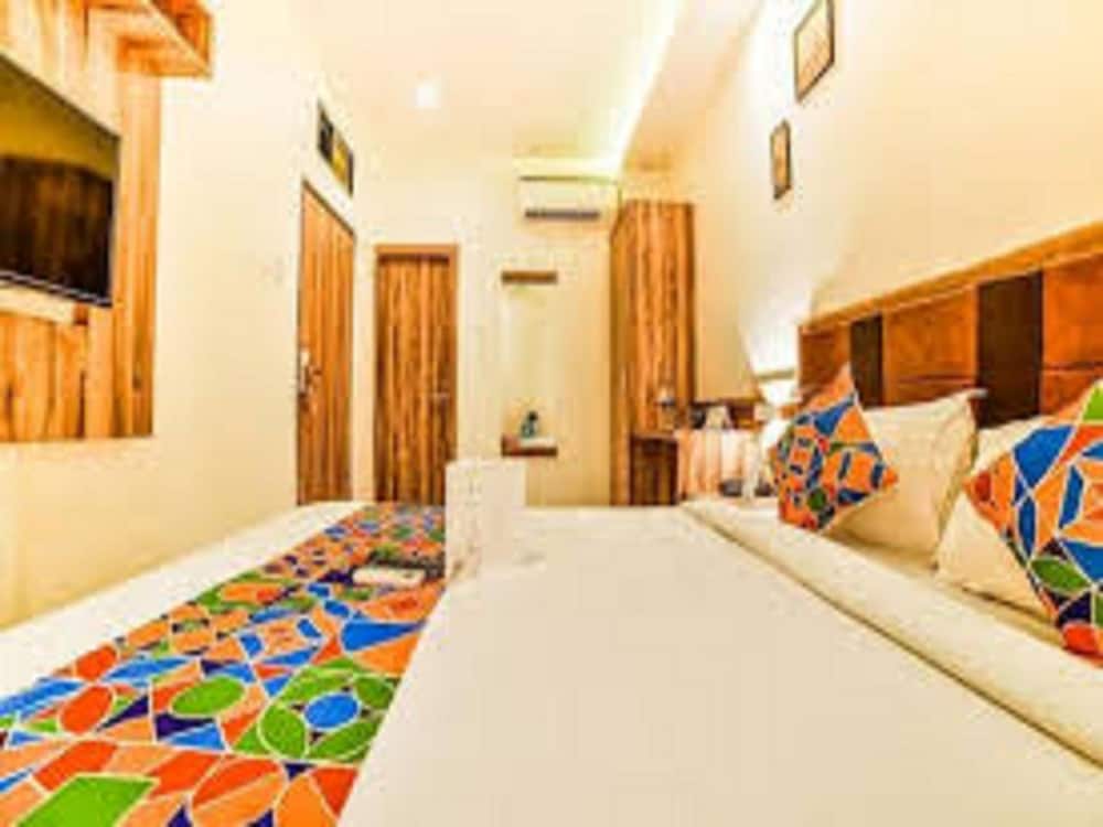 Deluxe Room - Photo 5