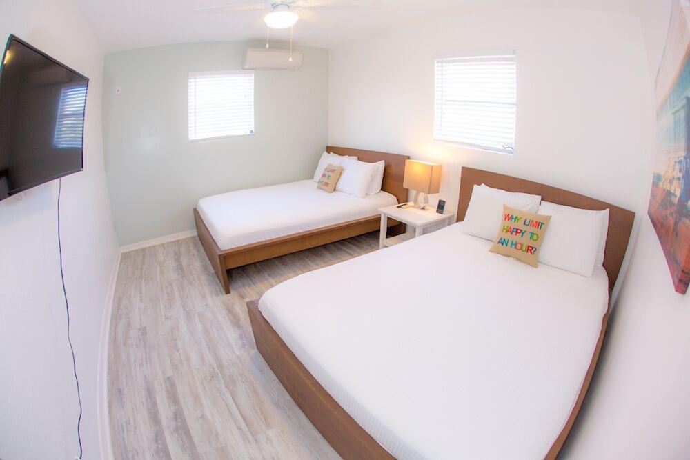 1 Bedroom Suite 2 Queen