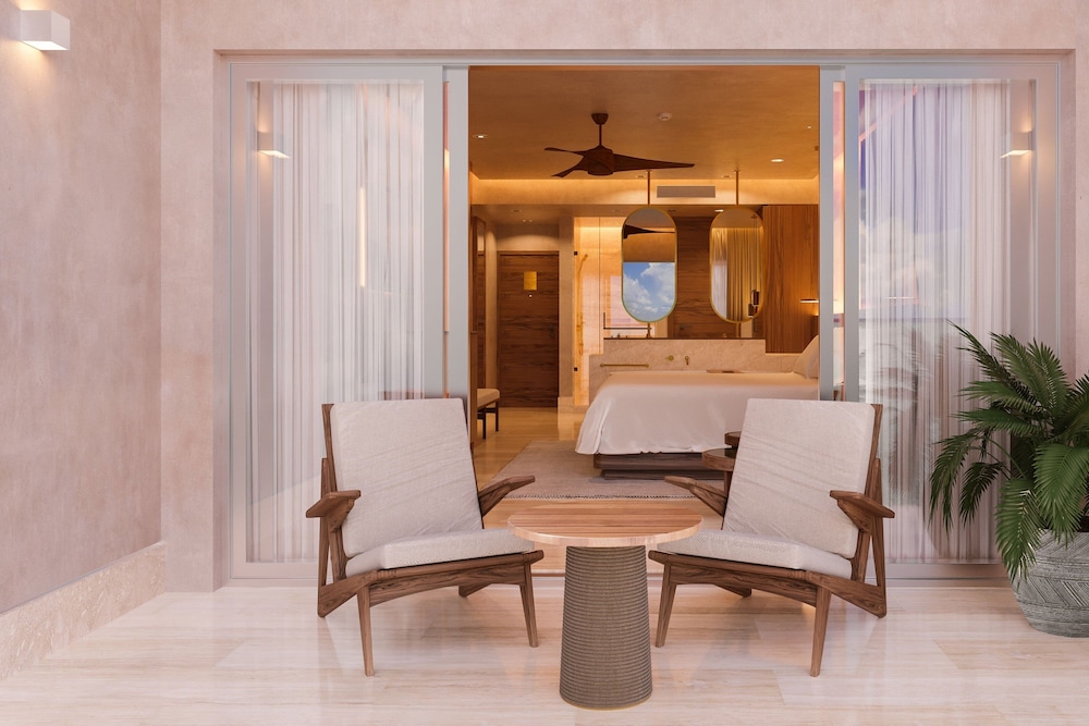 Deluxe Room, 1 King Bed, Balcony (Guest Room)