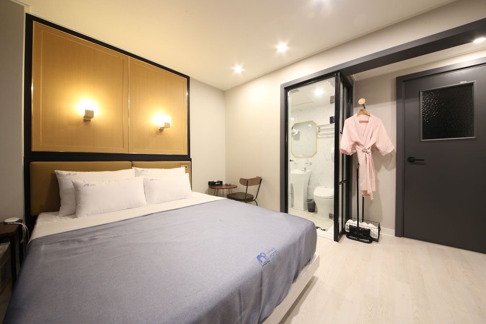 Deluxe Room - Photo 1