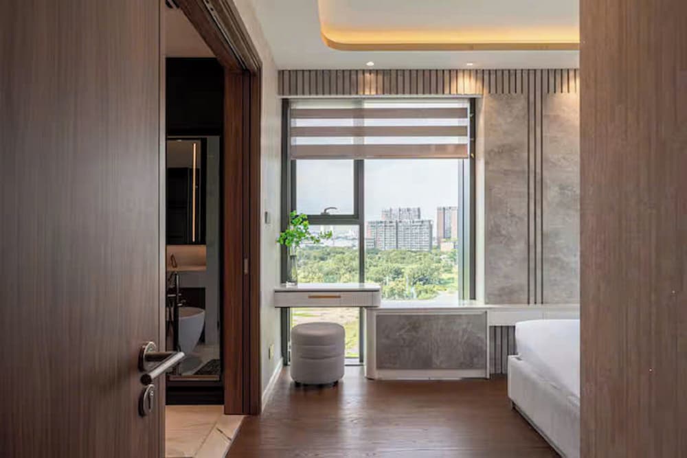 Business Suite photo 2
