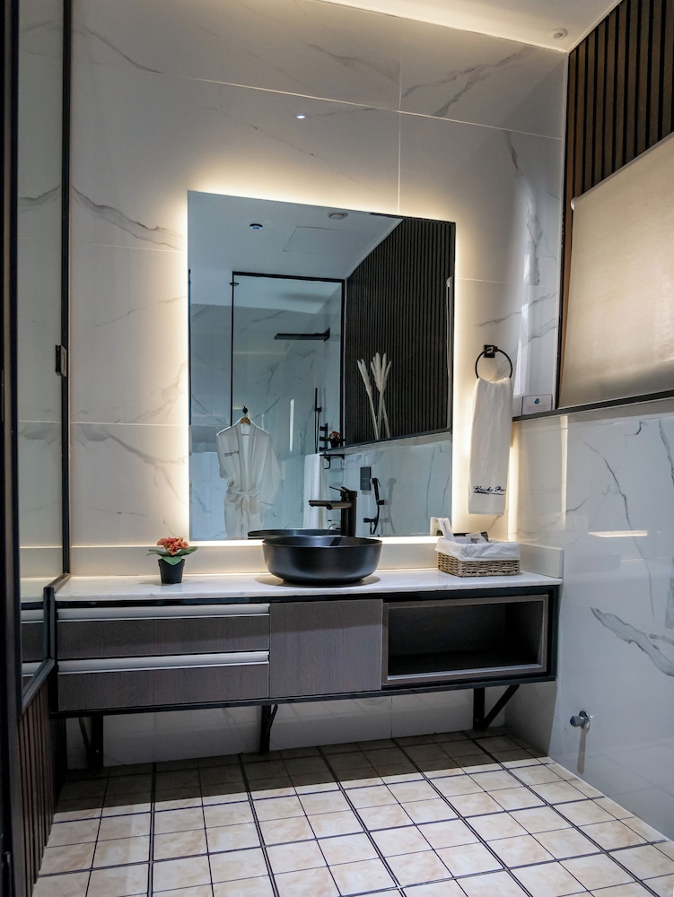 Deluxe Suite photo 2