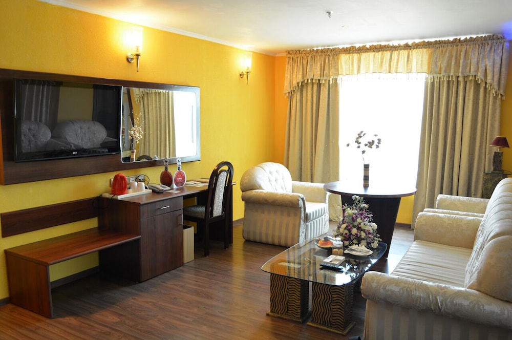 Royal Room - Photo 4