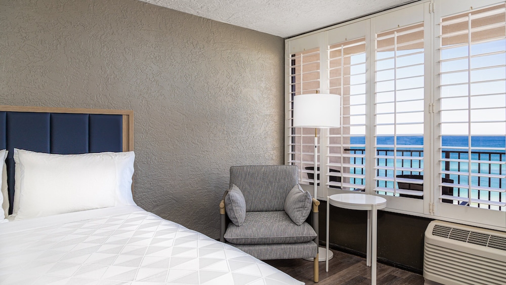 Standard Room, 2 Queen Beds, Oceanfront (High Floor) - Photo 7