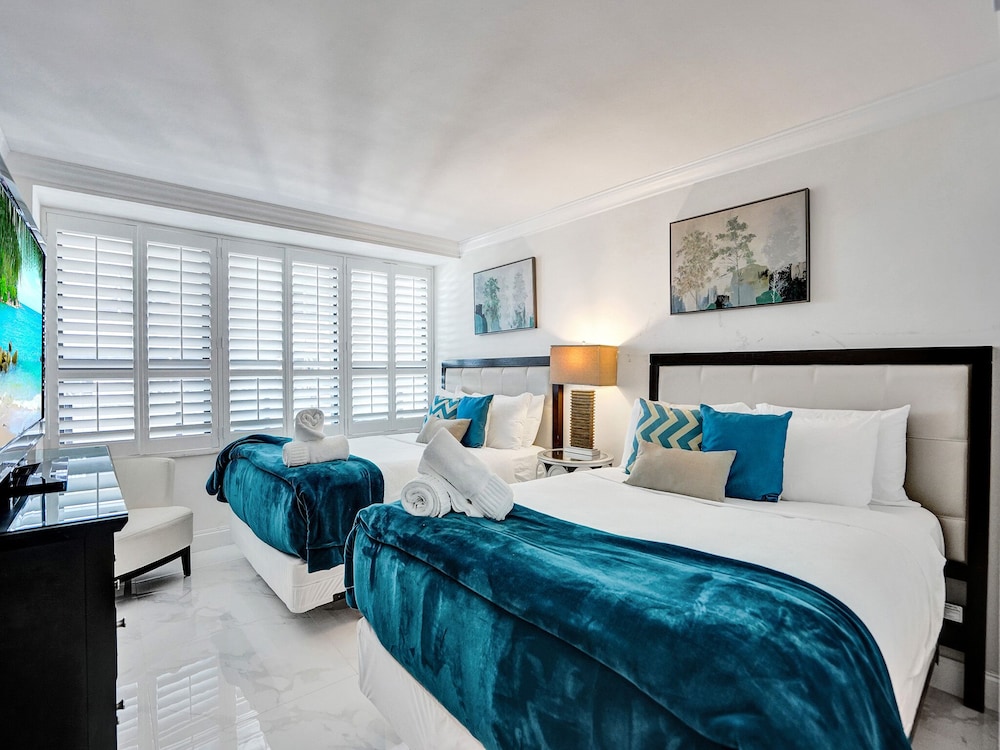 Luxury Beachfront Condo /1418