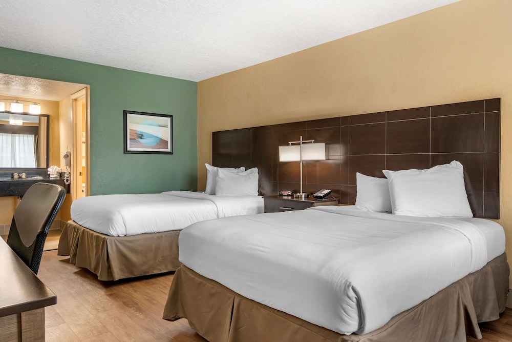 Suite, 2 Double Beds, Non Smoking (Dining Table; Shower Only; Sofabed) - Photo 1