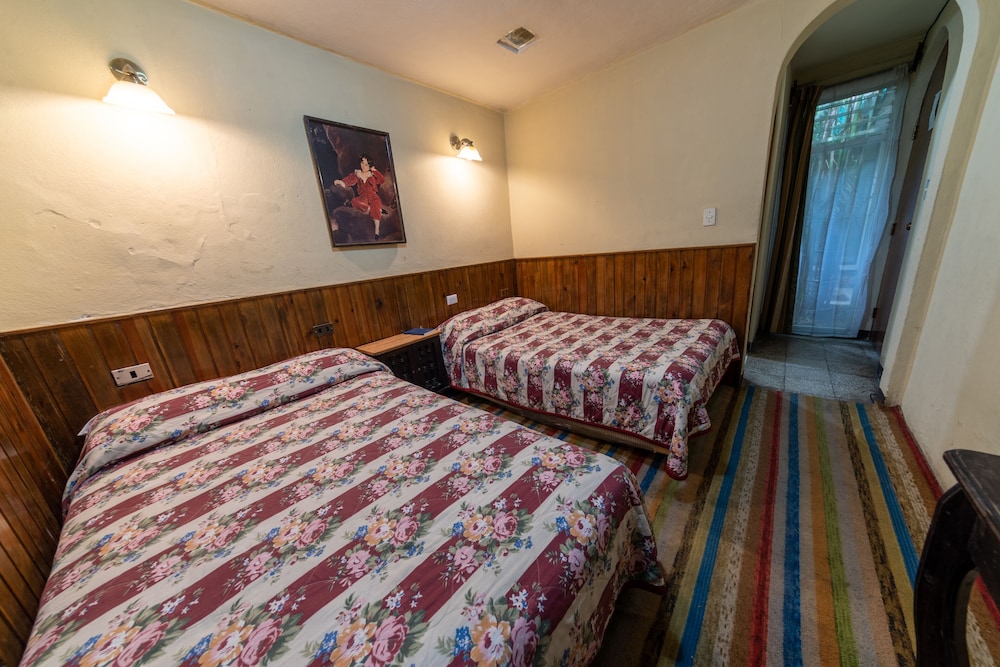 Basic Double or Twin Room, 1 Double or 2 Twin Beds photo 2
