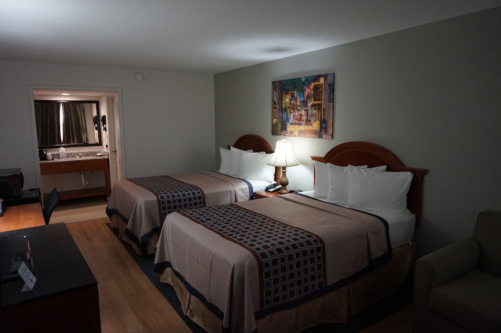 Standard Room, 2 Double Beds, Non Smoking - Photo 7