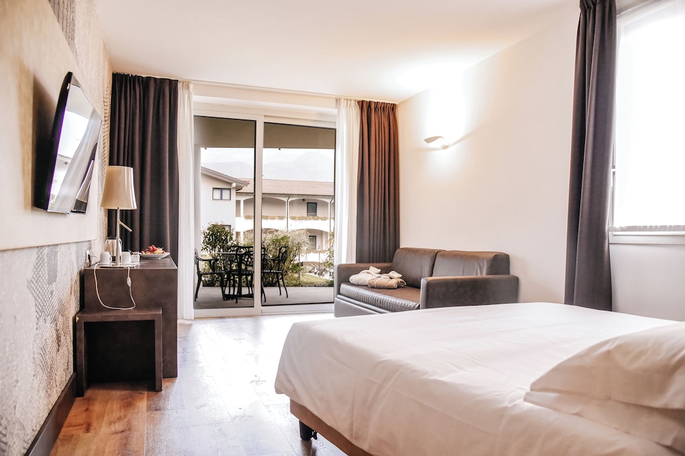 Luxury Quadruple Room, Lake View photo 1