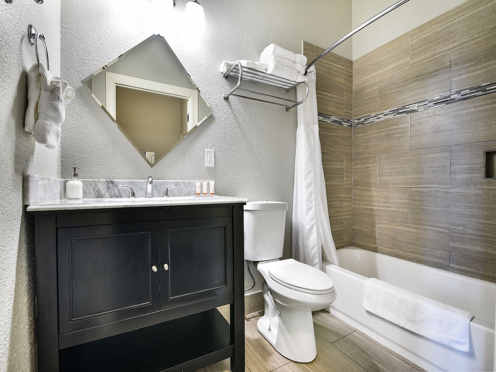 Premium Room, 2 Queen Beds photo 2