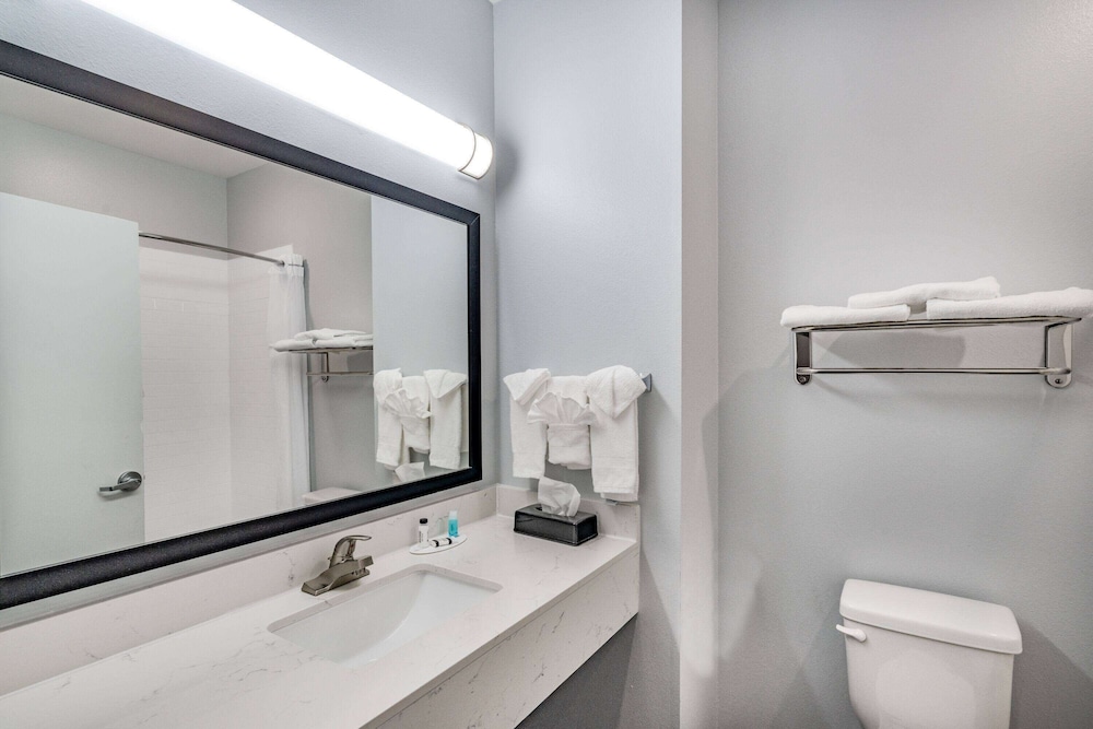 Deluxe Room, 2 Queen Beds, Accessible, Non Smoking (Mobility) - Photo 5