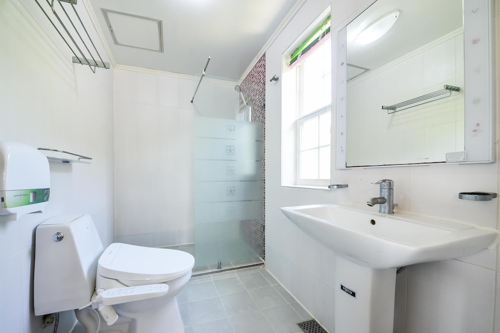 Basic Room, 1 Bedroom (Romantic ( F2 )) photo 3