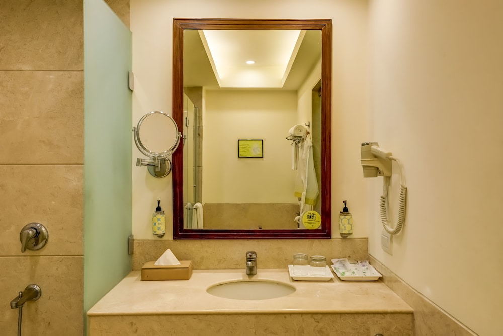 Executive Suite - Photo 5