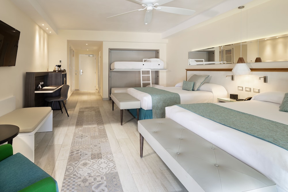 Privileged Family Room - Photo 5