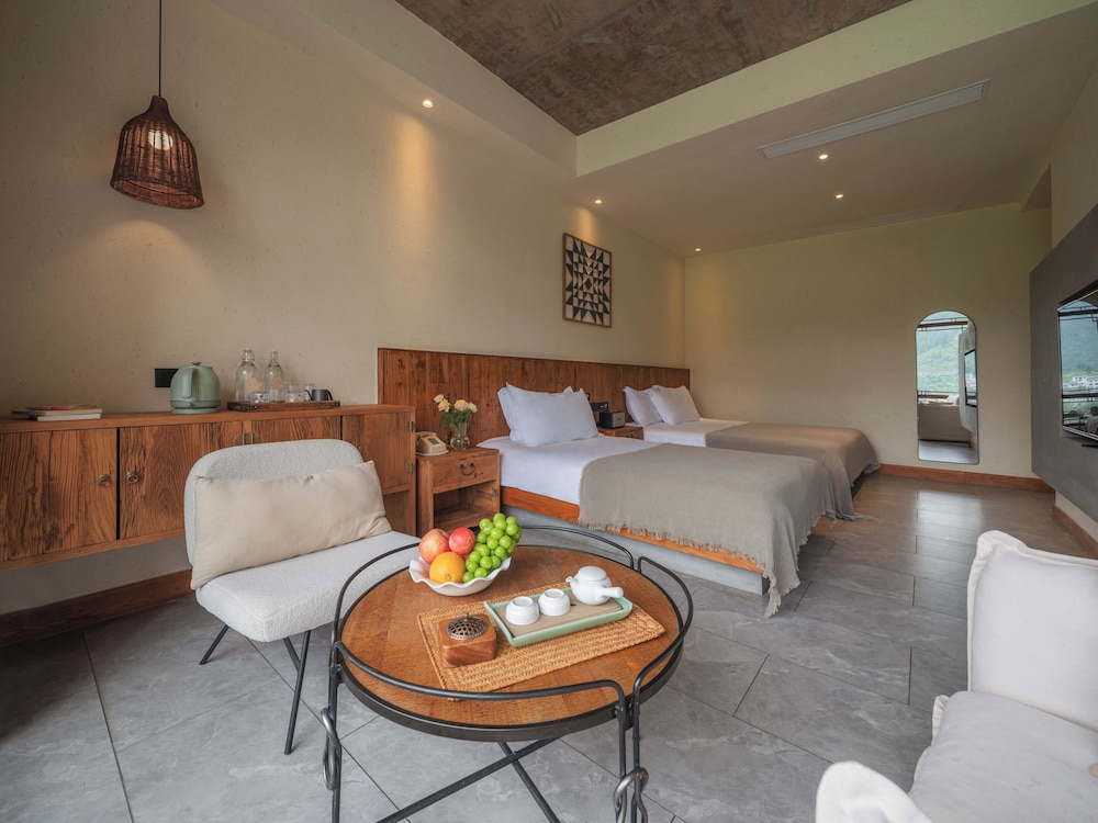 Deluxe Triple Room, Garden View photo 3