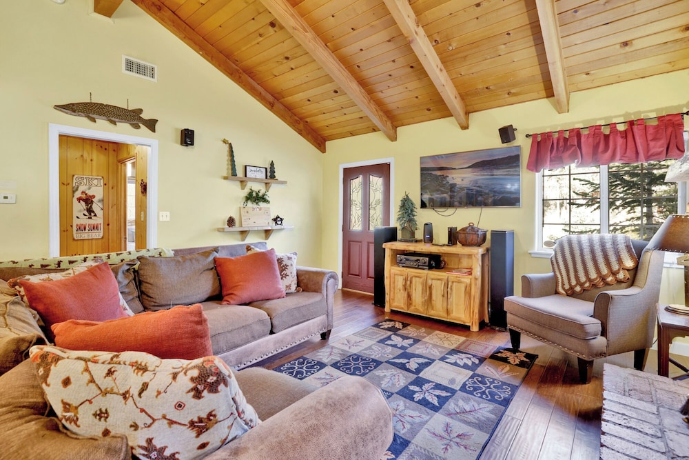House, Multiple Beds, Hot Tub, Mountain View (1235) photo 1