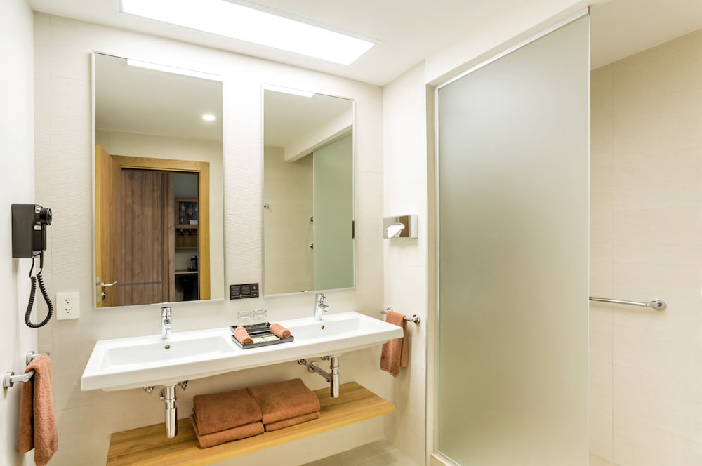 Superior Room (M)