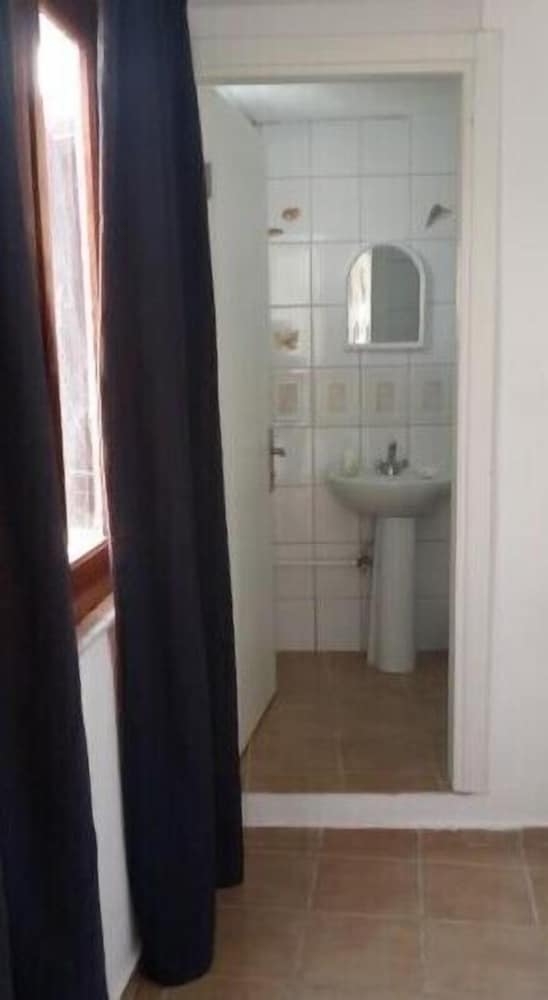 Economy Twin Room, City View photo 2