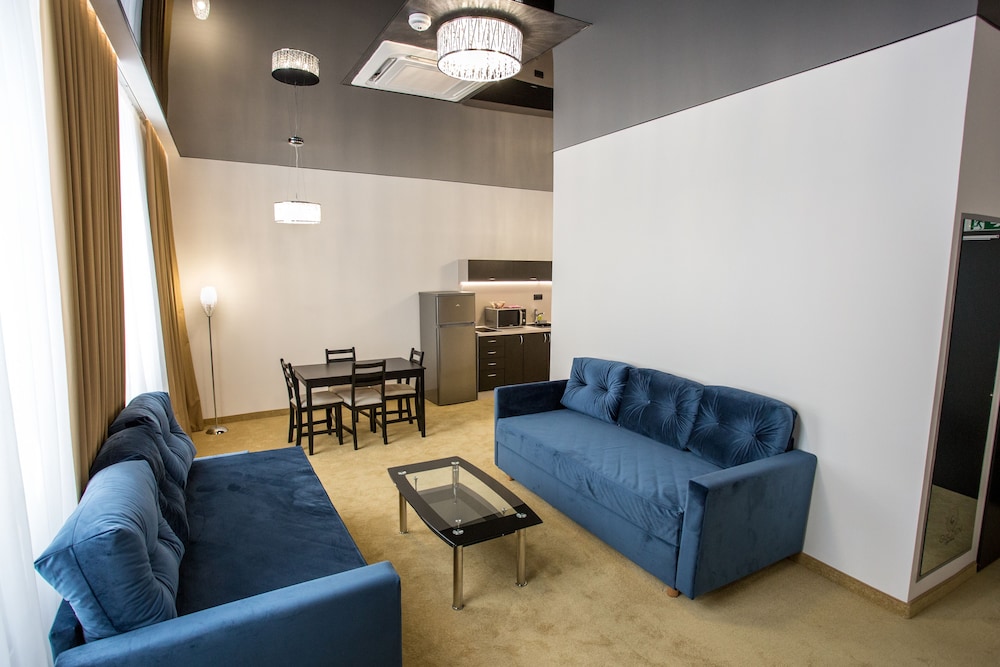Business Apartment (Silver)