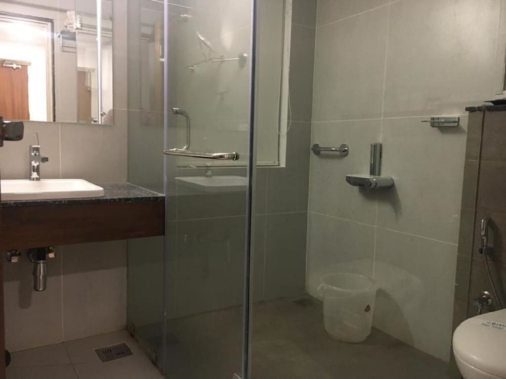 Executive Room - Photo 5