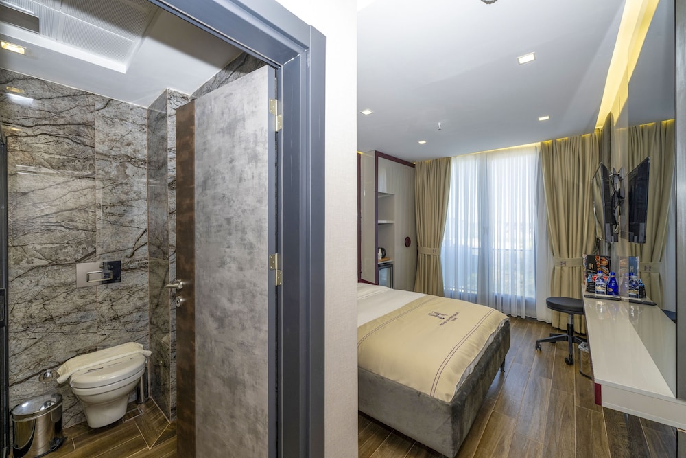 Deluxe Double or Twin Room - Photo 8