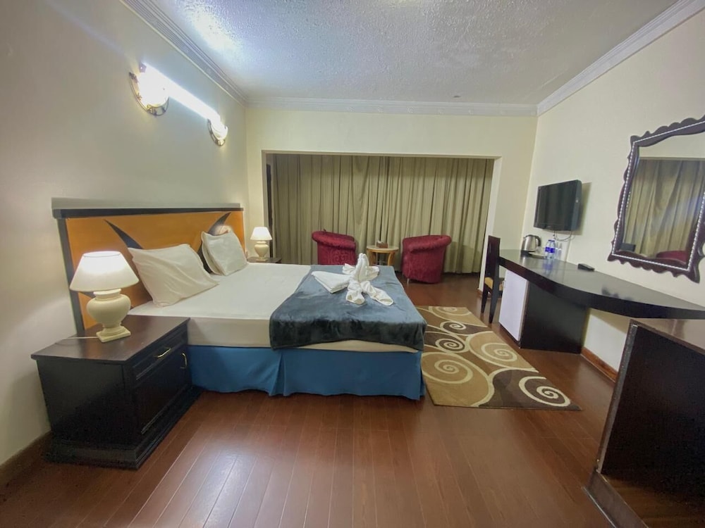 Superior Room, 1 King Bed photo 1