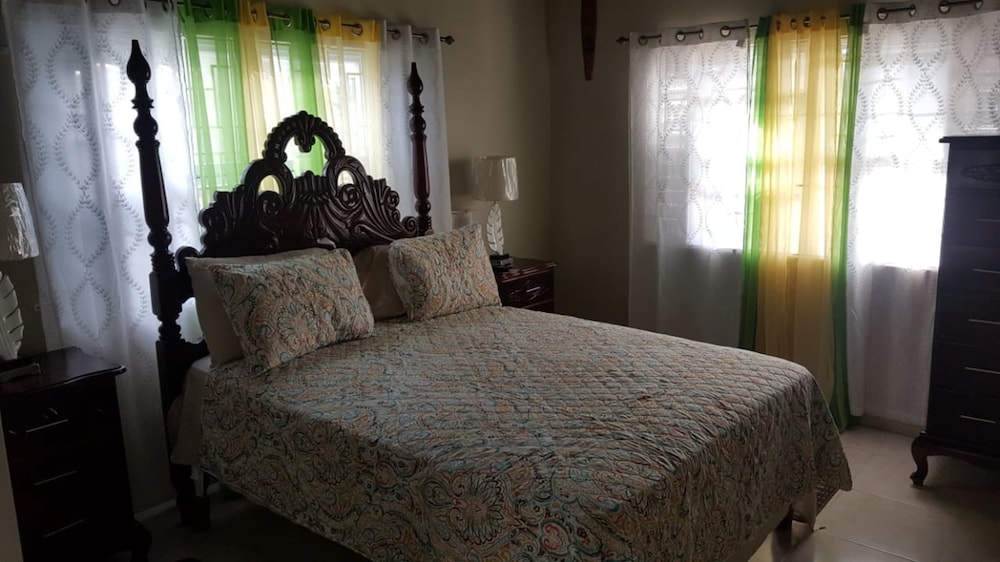 House, 2 Bedrooms photo 1