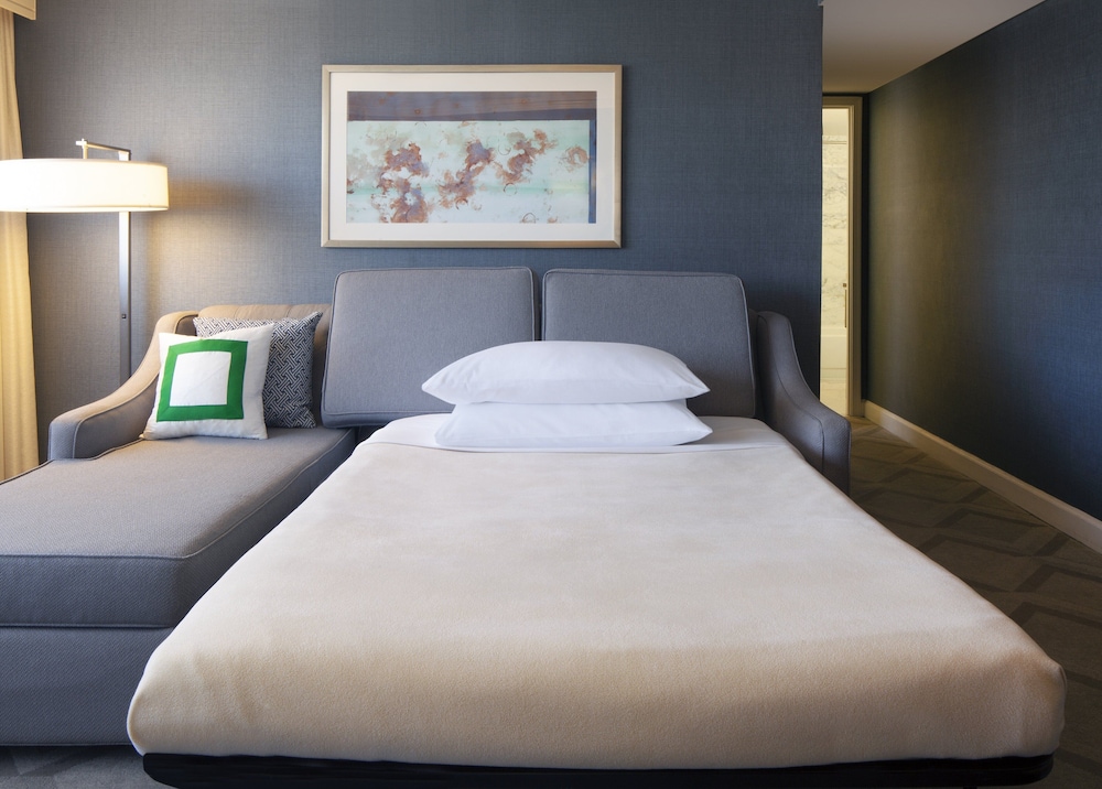 Executive Suite, 1 Bedroom - Photo 2