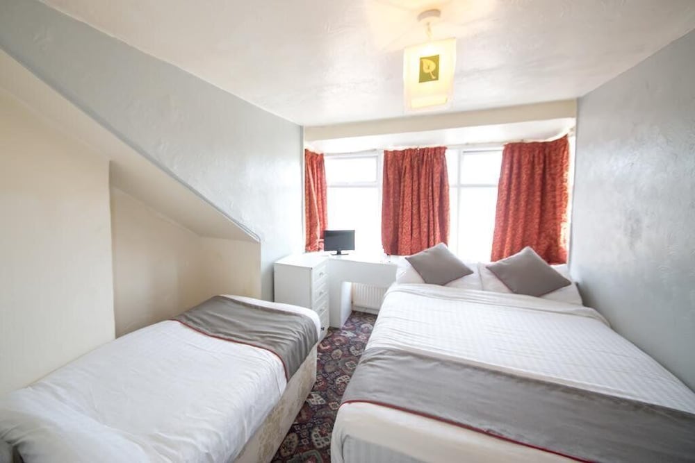 Family Room, Private Bathroom (5 Beds)