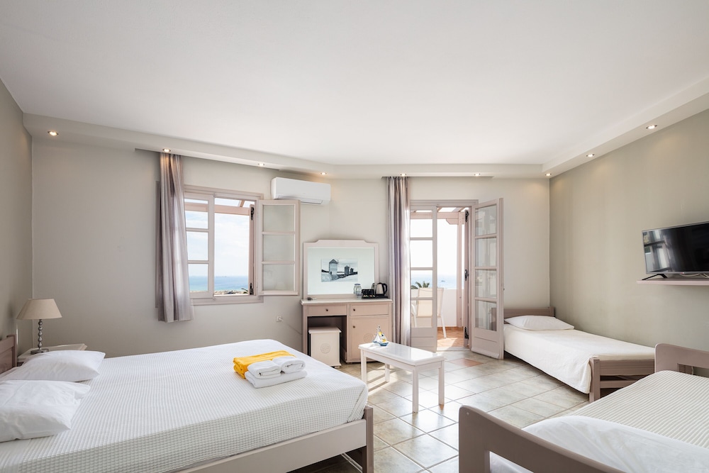 Aegean Quadruple Room with Balcony & Sea View photo 1