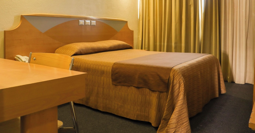 Standard Room 1 Queen Bed photo 1
