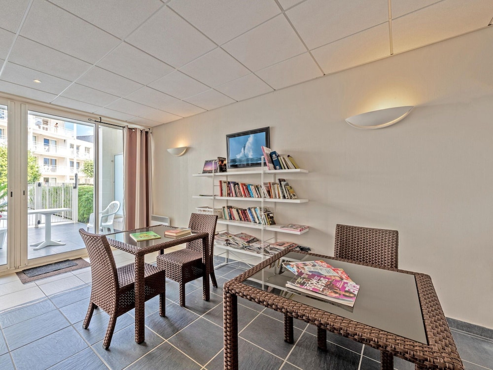 Apartment photo 2