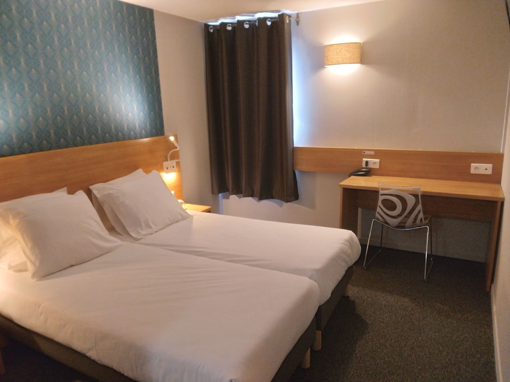 Twin Room - Photo 1