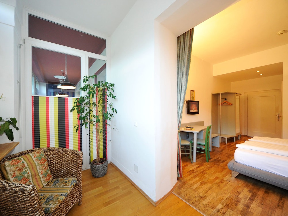 Family Apartment, 2 Bedrooms, Mountain View photo 1