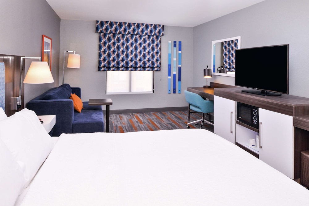 Studio, 1 King Bed, Accessible, Refrigerator & Microwave (Hearing, Tub & Sofa-bed) - Photo 2