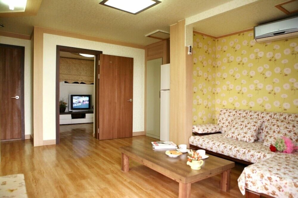 Room (101) photo 1
