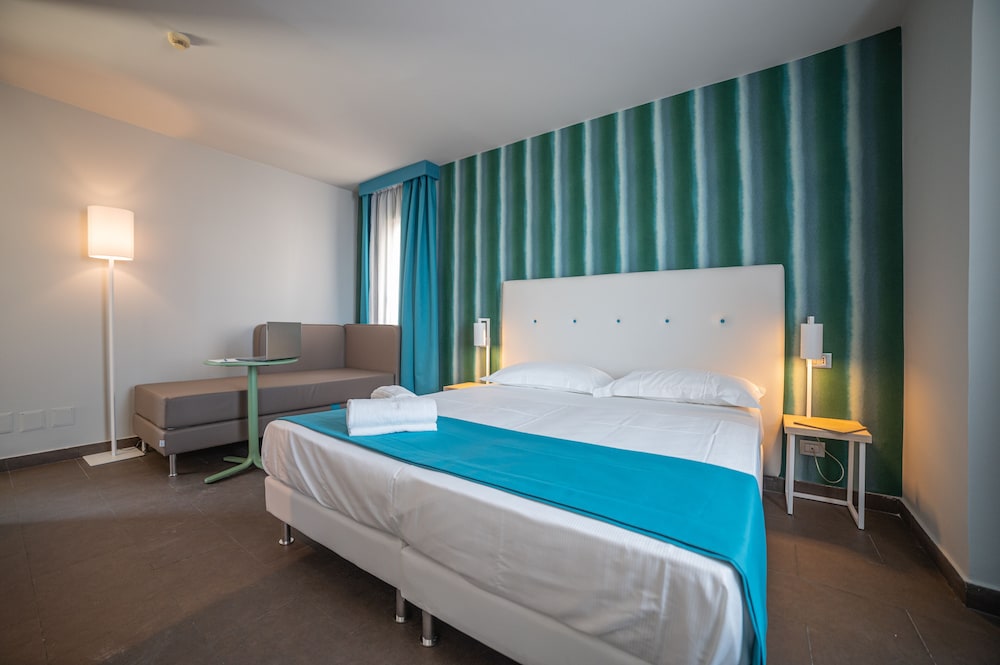 Junior Suite (Top Floor) photo 2