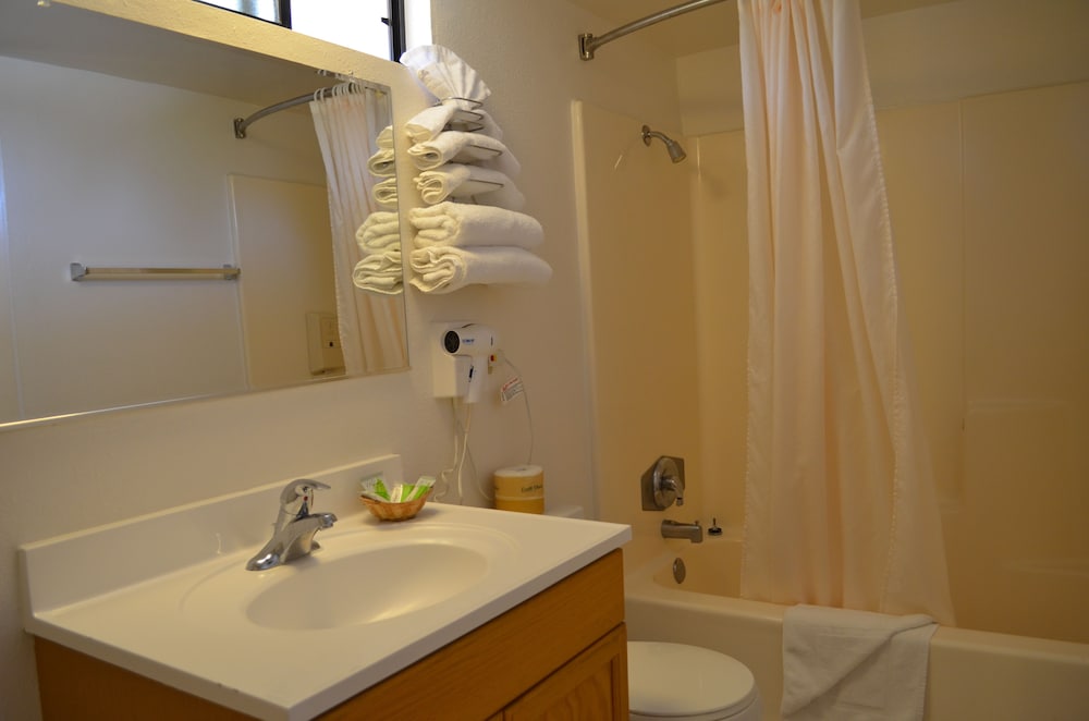 Standard Room, 1 King Bed photo 2