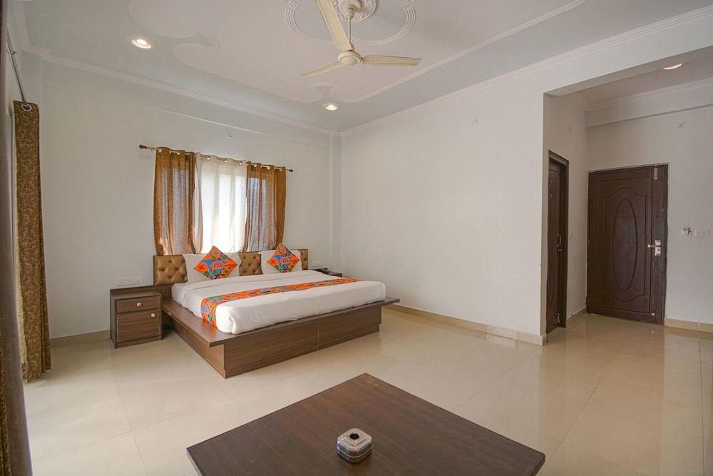 Deluxe Room, Smoking
