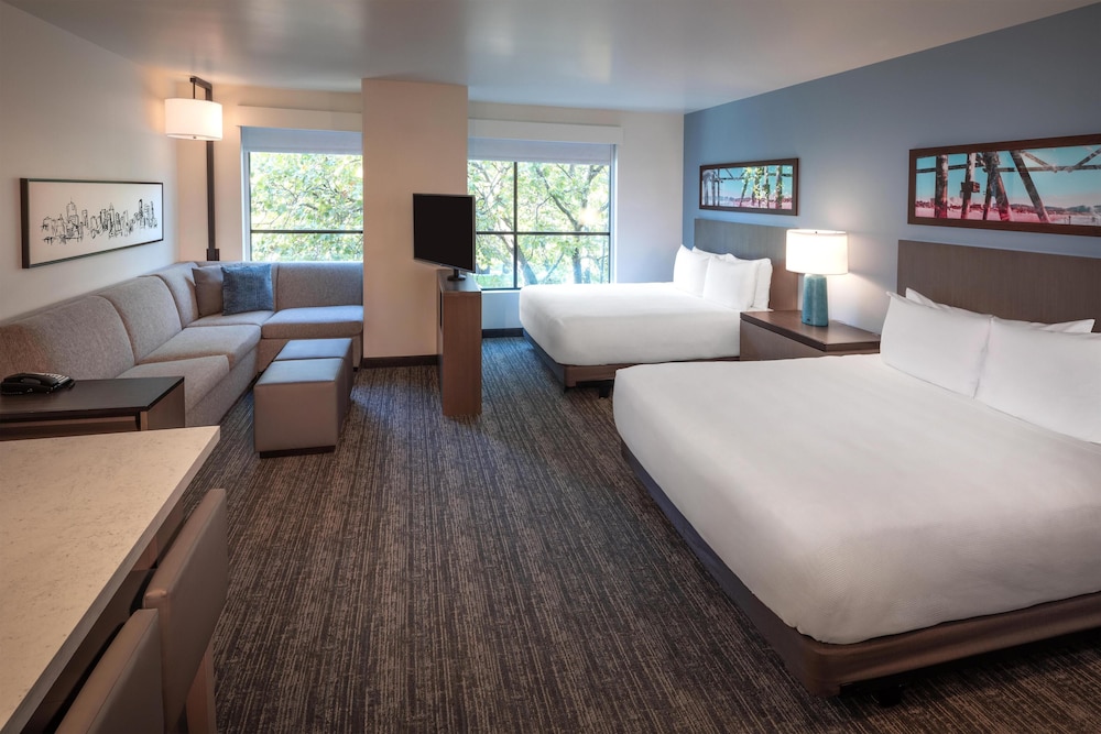 Studio Suite, Multiple Beds, Accessible (Space Needle View) photo 2