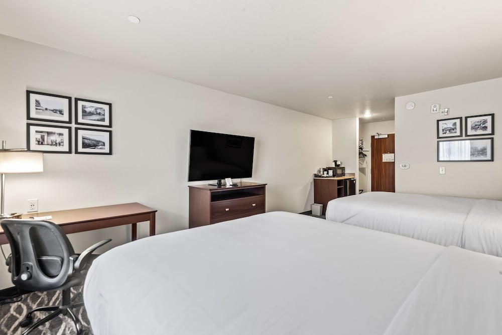 Room, 2 Queen Beds, Non Smoking (Guestroom Audible/Visual Alert) - Photo 3