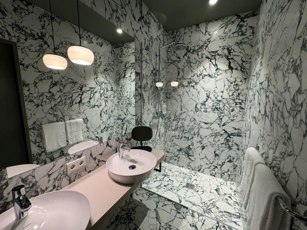 Business Suite photo 2