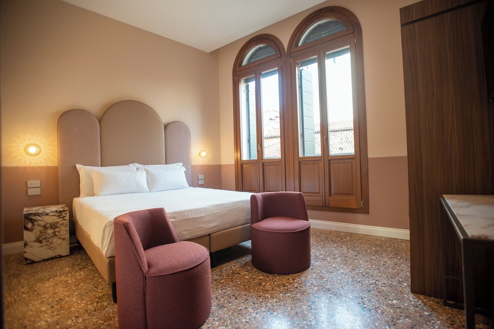 Double Room (King) photo 1