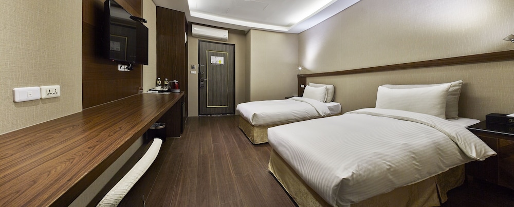 Classic Twin Room, No Windows (No Parking Subsidy)