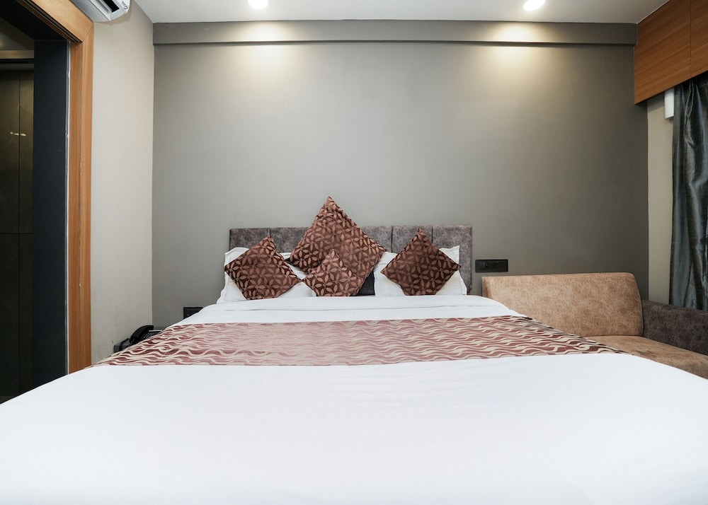 Deluxe Room, Pool View - Photo 6