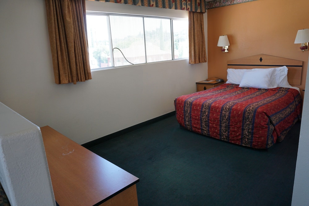 Business Suite, 1 King Bed photo 1