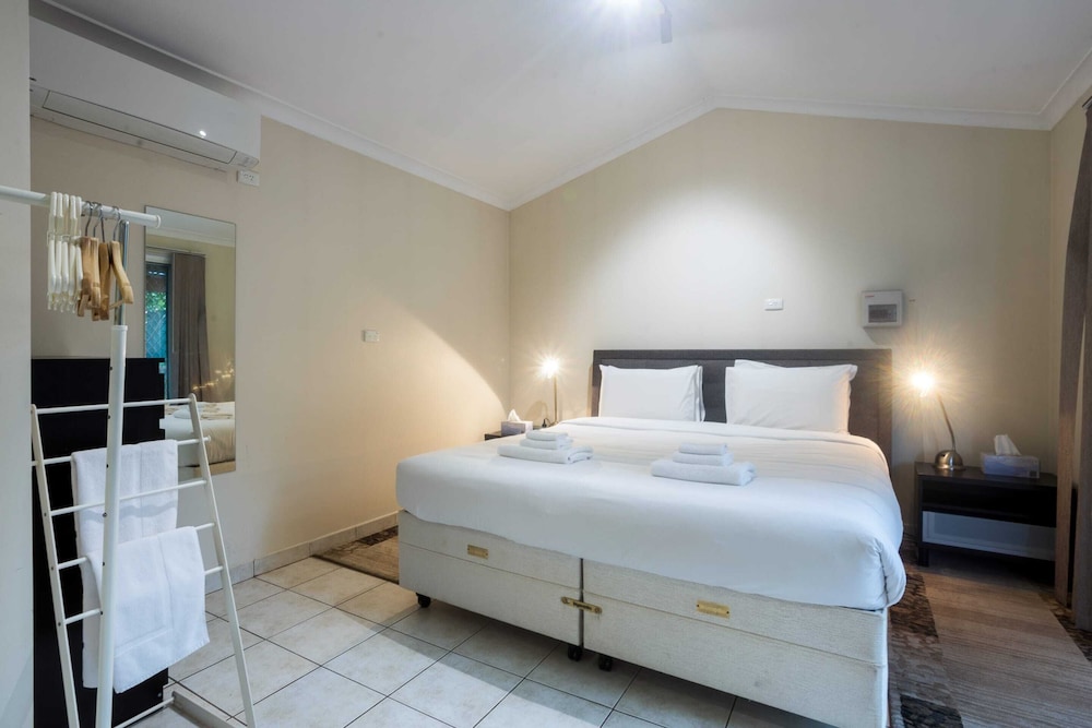 Basic Studio, 1 King Bed photo 3