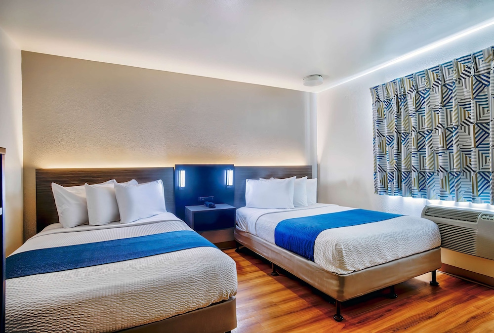Standard Room, 2 Double Beds, Non Smoking photo 2