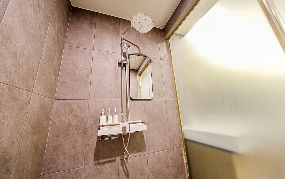Deluxe Room - Photo 9