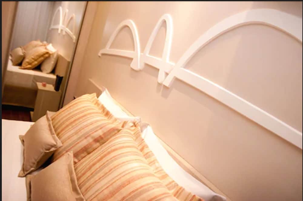 Standard Room, 1 Queen Bed - Photo 2